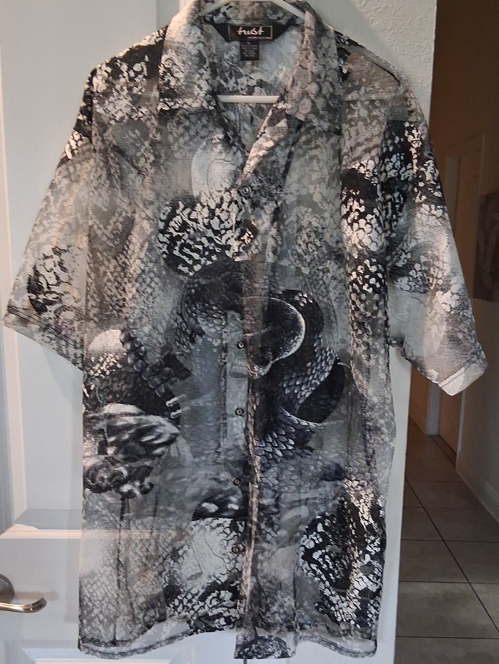 Hurst Black & Gray Snake-Print Short-Sleeve Shirt Jacket